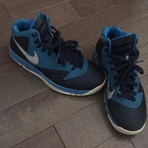 Nike sneakers BOYS size 4 1/2